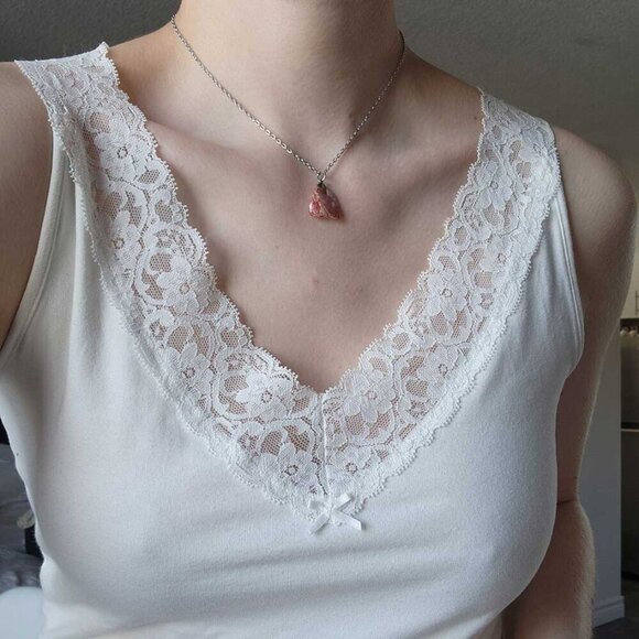 Pink fairy natural irregular stone necklace with a small silver chain - Picture 3 of 7